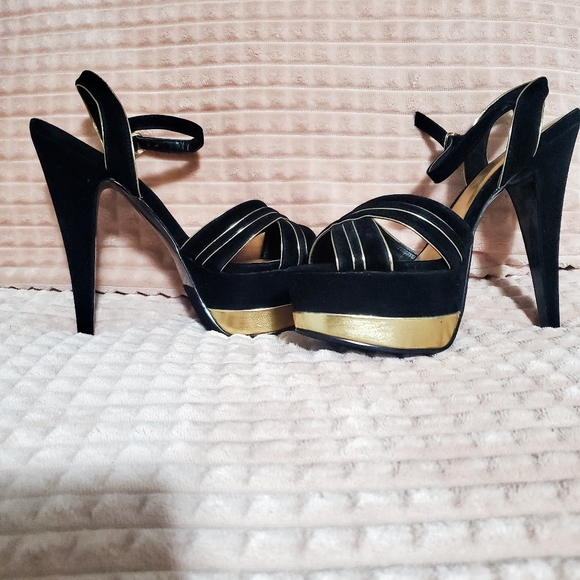 Black and gold platform heels - Picture 1 of 2